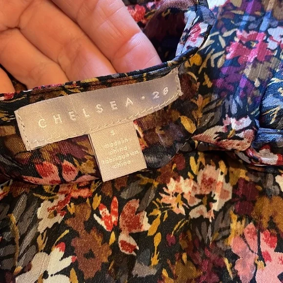 Like New! Chelsea28 Floral Print Peplum Blouse - Picture 9 of 9